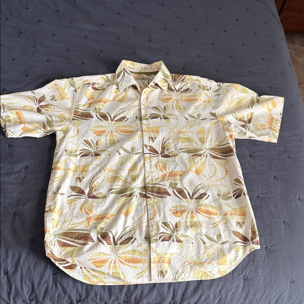 Tommy Bahama Tropical Leaf Shirt in Brown and Green
Size M